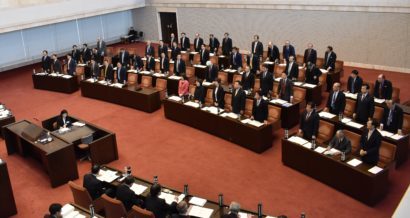 県議会はが２７日に開催され知事の辞職を同意