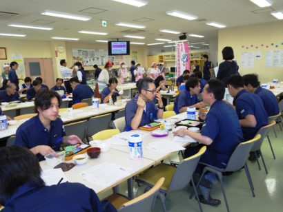 (株)サカタ製作所で、働く世代の健康づくりを応援！野菜プラスランチ