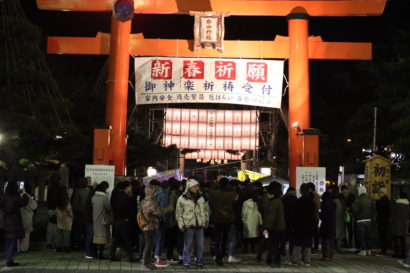 新潟市中央区にある白山神社の初詣の様子