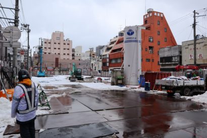 新潟駅近くの立体駐車場の建て替え工事が進む