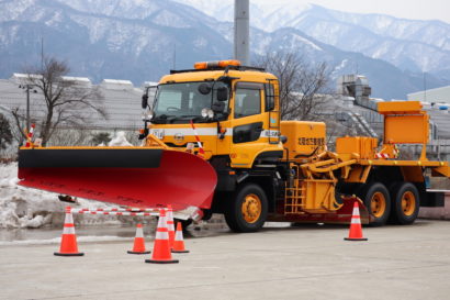 国交省が新潟県阿賀野市で除雪車の自動化試験