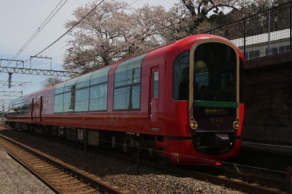 えちごトキめき鉄道株式会社（新潟県上越市）が「雪月花」で１２月に冬期特別運行「カニコース」、「クリスマスコース」を実施