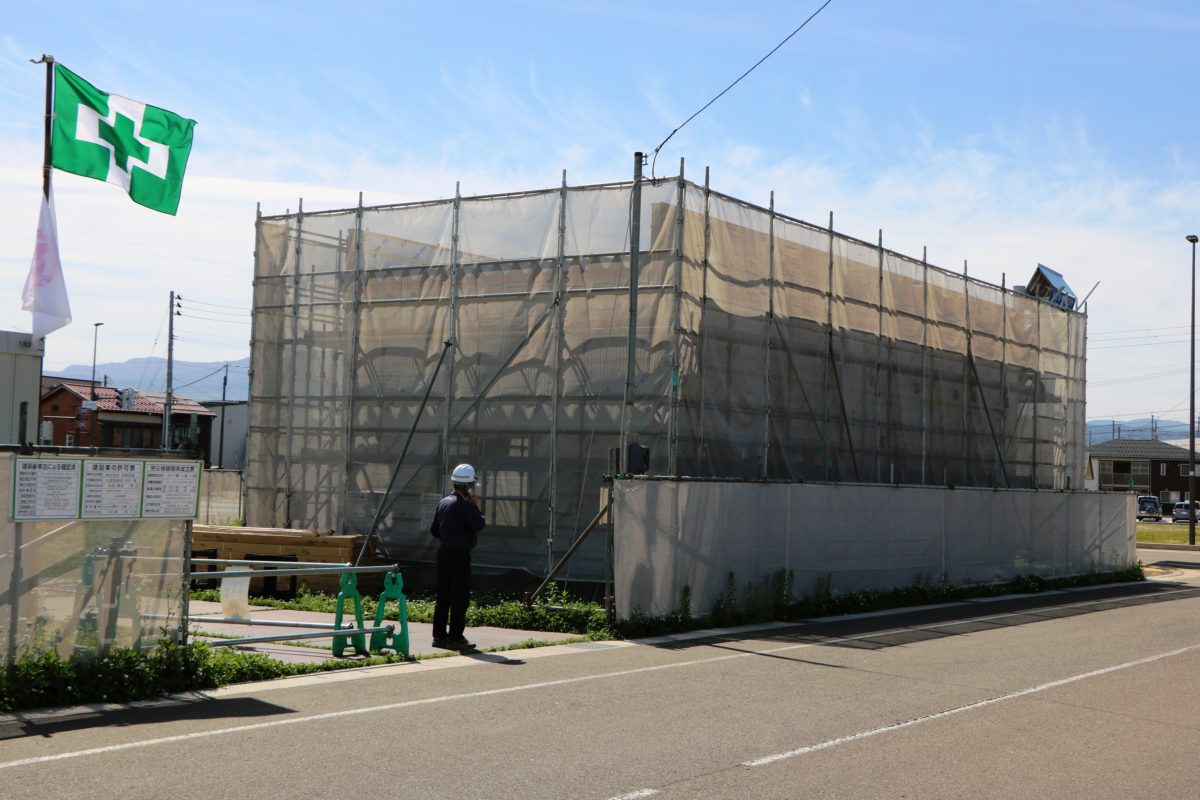 上越妙高駅前にトヨタレンタリース新潟上越店が建設中  新潟県内の 