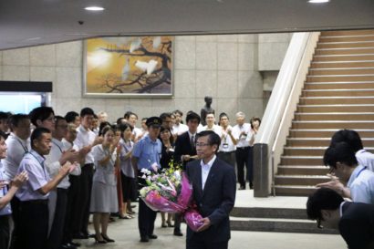 新潟県の高井盛雄副知事と溝口洋副知事の退任セレモニー