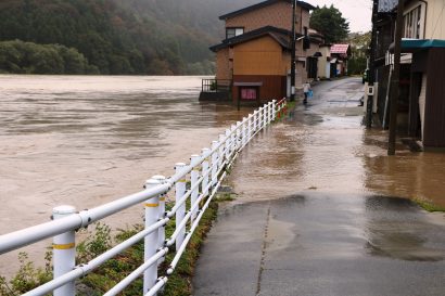 台風１９号の影響で水位を増す阿賀野川（新潟県）