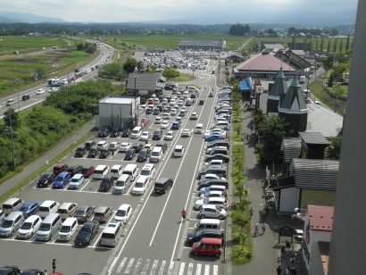 【道の駅あらい】四季彩館みょうこうで「杵と臼でぺったんぺったん お餅つきの陣」