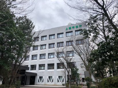 【紺色ジャンパーを着た薄毛の男】新潟県上越市で下校中の女児が不審な男に自宅まで付きまとわれる事案発生