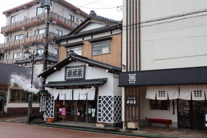 自然解凍でおいしい「みぞれ餅　胡麻」 月岡温泉から当日座に参加する結城堂