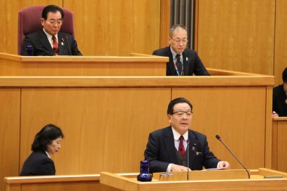 ２５日の新潟市議会は代表質問。拠点性向上策（バスターミナル整備）などについて議論