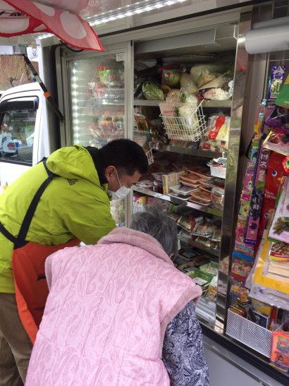 新潟県五泉市と阿賀野市で、「買い物難民を救え！」がコンセプトの「とくし丸」が営業開始