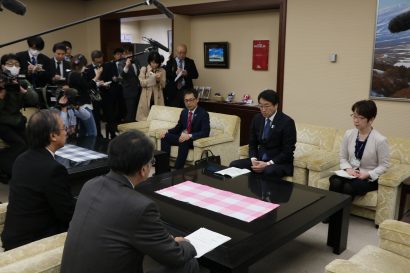 新潟市の中原八一市長が新潟県の花角英世知事に新型コロナに関して協力を要請