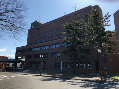 新潟県糸魚川市、不正が行われる恐れがあることから本庁舎トイレ電気設備改修工事の入札延期