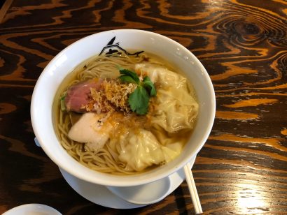 新潟県上越市の「麵屋あごすけ」がサメの皮や肉を使ったワンタンが入ったラーメン