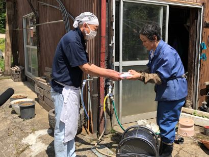 新潟県妙高市の地域のこし協力隊が着任挨拶で戸別訪問