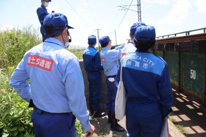 梅雨の時期本格化を前に新潟県の阿賀野川で関係機関合同の現地確認