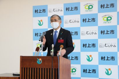 新潟県村上市の高橋邦芳市長が会見。１年前の「山形県沖を震源とする地震」について振り返る