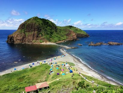 新潟県佐渡市の海水浴場が来月１７日に海開き