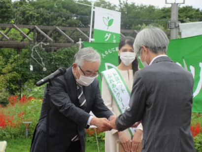 新潟トヨペット株式会社（新潟市中央区）が新潟県に苗木を贈呈。今年で４５回目