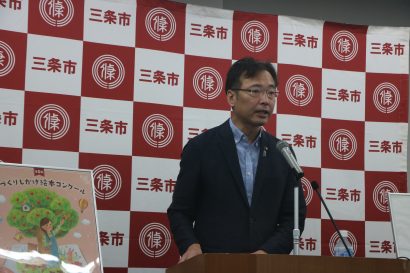 新潟県三条市の国定勇人市長が会見、新型コロナ感染症の今後の対応などについて発表