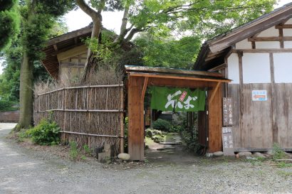 旧会津街道沿いにある築１５０年の古民家を使った蕎麦処「古民家cafe 水音の里」