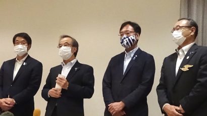 新潟県の花角英世知事と新潟・三条・佐渡ブロックの市町村長が懇談会を開催