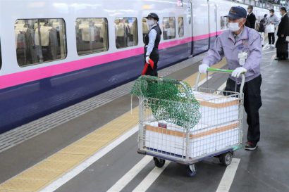 JR東日本スタートアップなどが、新潟港の鮮魚を新幹線輸送し同日午後にJR品川駅、五反田駅で店頭販売する取り組み