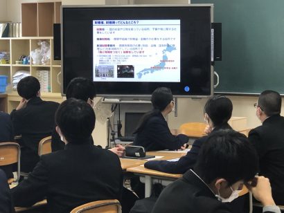 新潟県上越市の上教大附属中学校で財務教育の特別授業実施