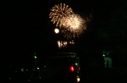 新潟県上越市柿崎区で師走の夜空に花火上がる