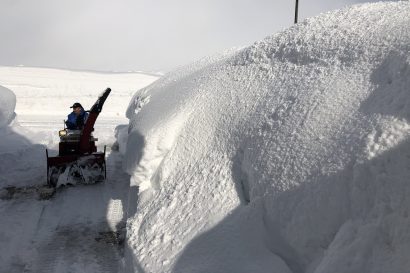 新潟県上越市の１０日現在の積雪量は２４０センチ