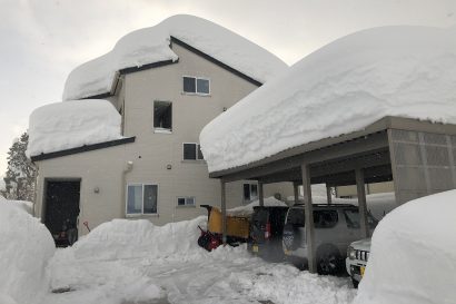 【新潟県内の雪被害（１０日１５時現在）】湯沢町で雪下ろし中の男性が転落し死亡、今冬の雪による死亡者は９人に