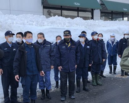 小此木八郎内閣府特命担当大臣が大雪となった新潟県上越市高田を視察