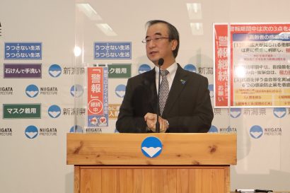 新潟県の花角英世知事の定例会見、原発技術委員会の委員再任問題の質問が相次ぐ