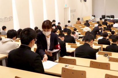 ２０２１年４月に開校する新潟県の三条市立大学が２次試験（前期日程）を実施