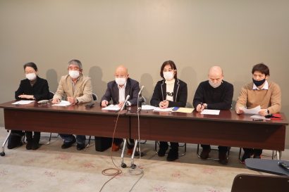 新潟県の柏崎刈羽原発再稼動に反対する団体が原発の検証委員会へ対する要望書を提出