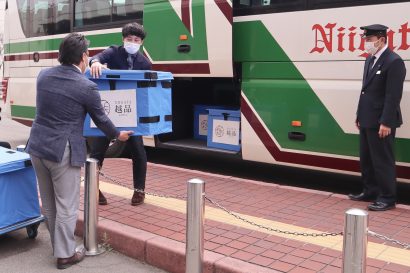 コロナ禍で乗客減の高速バスで、県内各地から新潟伊勢丹へ商品を運送する取り組みが開始