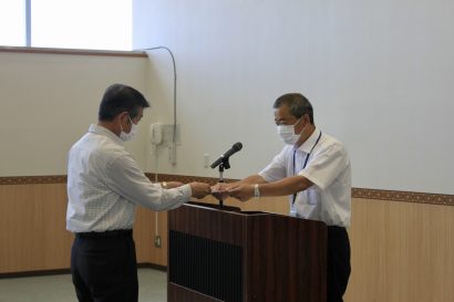 新潟市南区の「南区果樹担い手協議会」が里親農業者に対する委嘱状授与式と研修会を開催