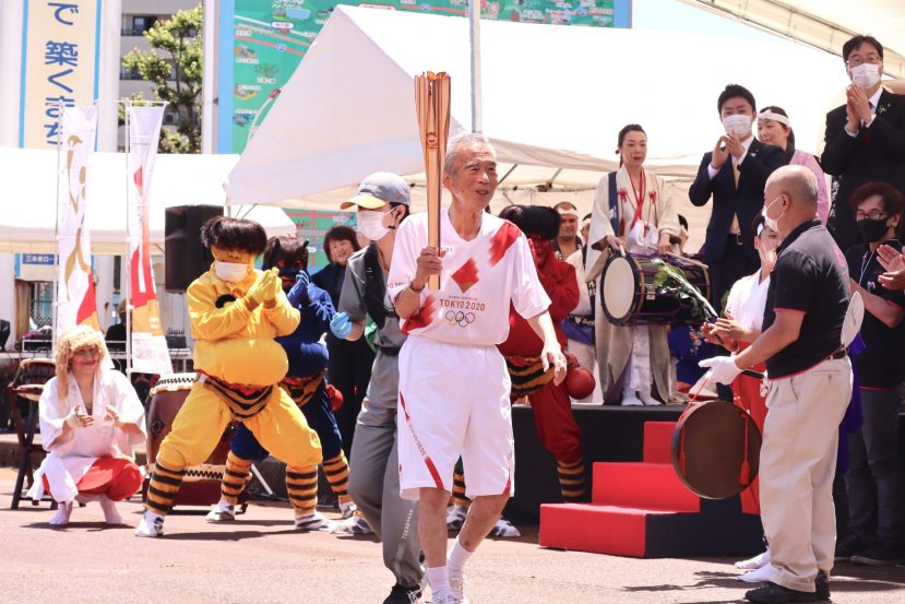 東京オリンピック聖火リレー新潟県内２日目 新潟市では最終ランナーに小林幸子さんが登場 新潟県内のニュース にいがた経済新聞