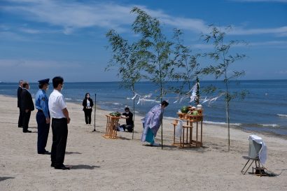 藤塚浜海水浴場（新潟県新発田市）で１７日からの海開きを前に安全祈願祭が実施