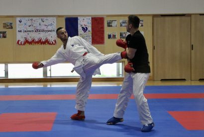 亀田総合体育館（新潟市江南区）で事前合宿中のフランス空手選手団がメディア向けに練習を公開