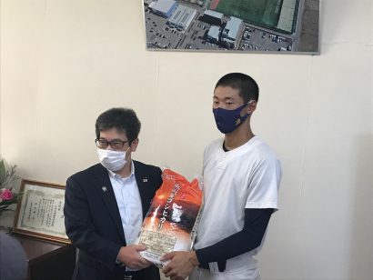 JA全農にいがた、夏の甲子園出場を決めた日本文理高校（新潟市西区）に、新潟産コシヒカリ３００キログラムを贈呈