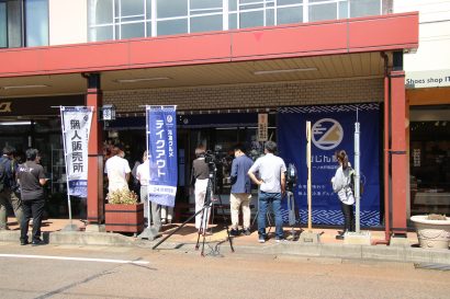 一ノ木戸商店街（新潟県三条市）の空き店舗に、市内各店の料理を冷凍流通保存品として販売する２４時間営業の無人店舗がオープン