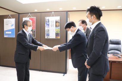 ２団体が相次いで新潟県の花角英世知事に医療に関する要望書を提出