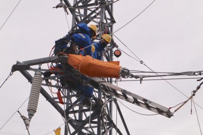 東北電力ネットワーク新潟支社が新潟市内でドローンやスマートグラスも導入した災害復旧訓練を実施