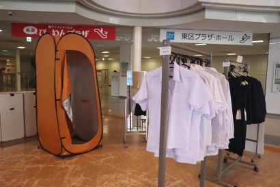 子育て世代の経済負担軽減のため、新潟市内中学校の制服をリユースする頒布会が開催