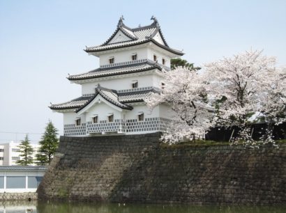 新潟県新発田市で開催中の「新発田の春まつり」、桜の開花遅れに伴い開催期間を延長