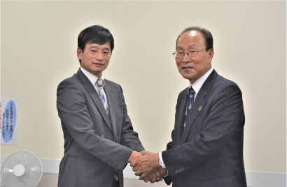 新潟県上越市長選の候補予定者である中川幹太氏を宮越馨氏が全面支援へ