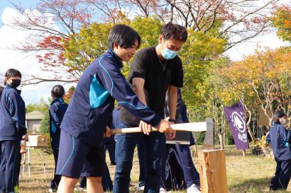 「村の鍛冶屋」を運営する株式会社山谷産業（新潟県三条市）が、加茂暁星高等学校でアウトドア体験のワークショップを開催