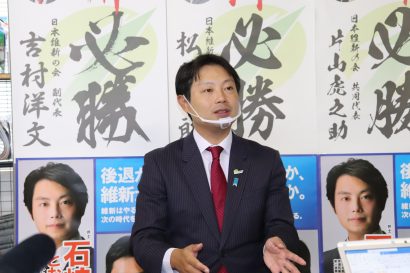 石崎徹氏が衆院選を前に報道陣の取材に応じ、日本維新の会での再チャレンジについて抱負を語る