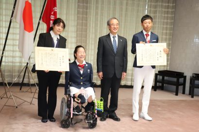 東京２０２０パラリンピック水泳銀の山田美幸選手、マラソン銅の永田務選手に新潟県民栄誉賞を授与