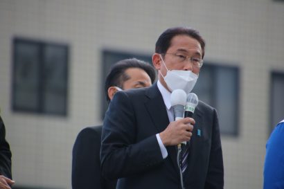 自民党の岸田文雄総裁（内閣総理大臣）が新潟駅南口広場で街頭演説